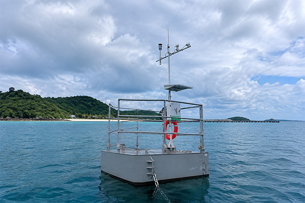 漂浮式光伏电站气象站案例 绿光TWS-4B案例.jpg 漂浮式光伏电站气象站案例 绿光TWS-4B案例.jpg